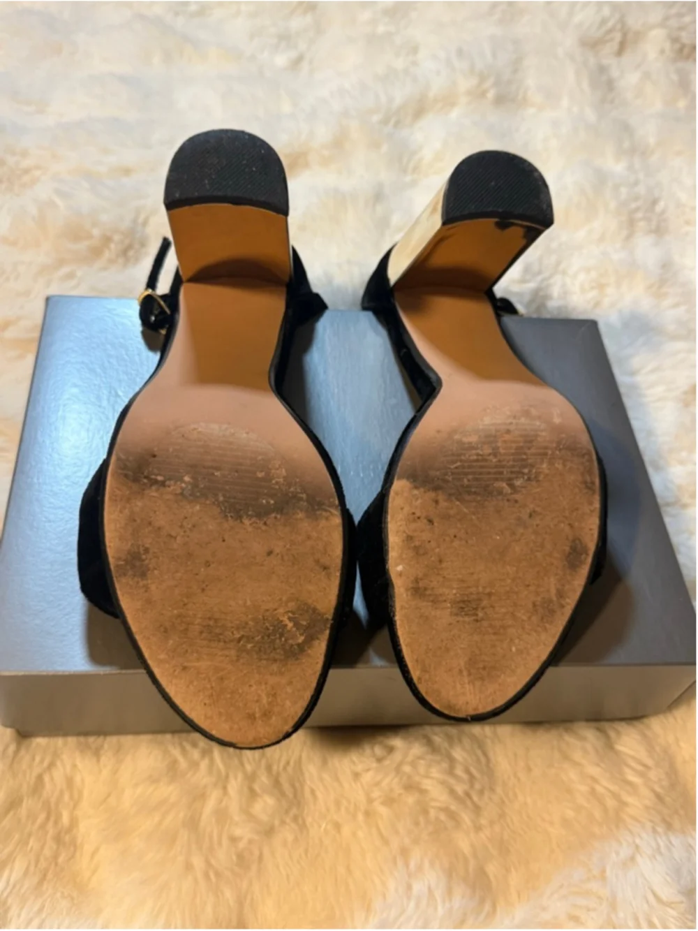 Preowned,Steve Madden Carrson black and gold strappy sandals, size 8.5